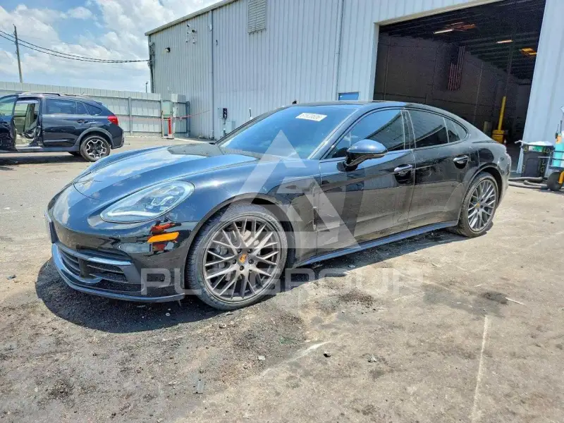 2020 Porsche Panamera photo