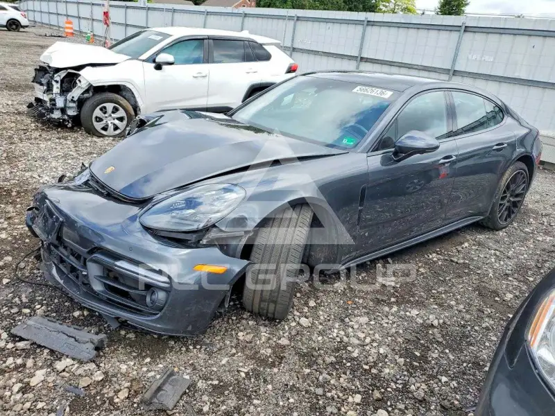 2020 Porsche Panamera photo