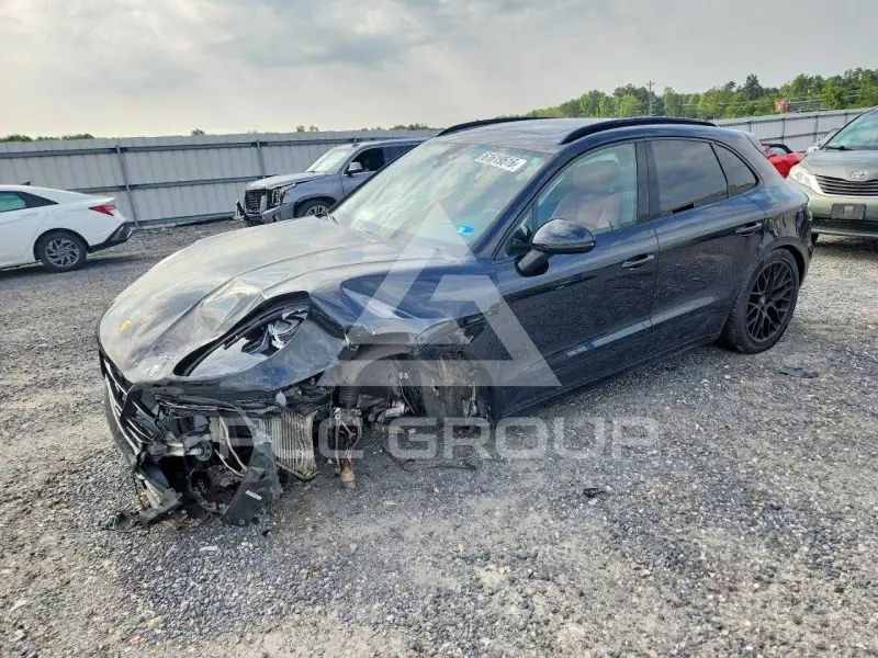 2020 Porsche MACAN photo