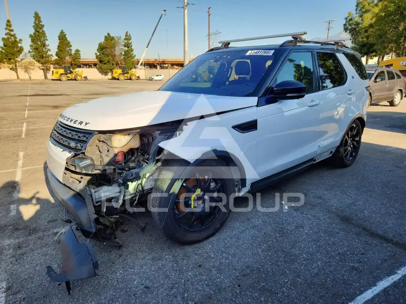 2020 Land Rover Discovery photo