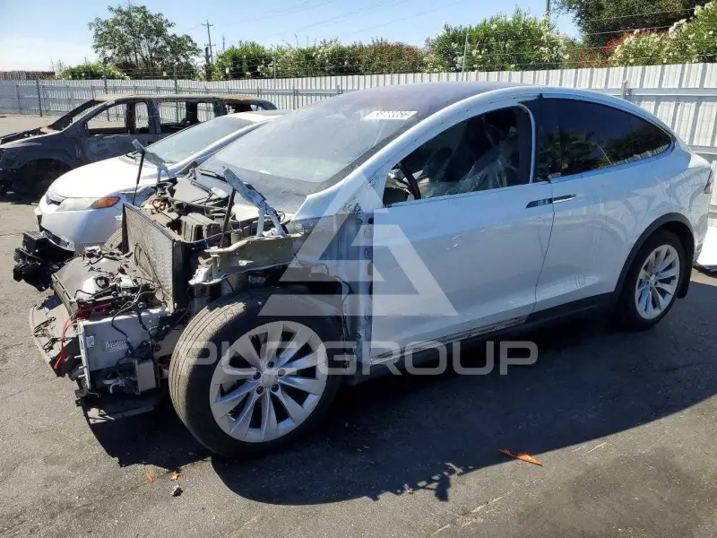 2020 Tesla Model X фото