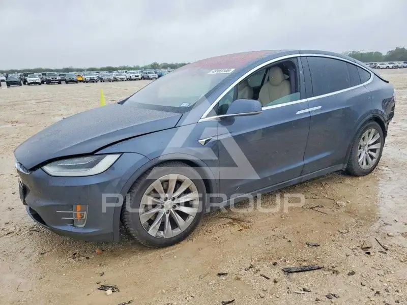 2020 Tesla Model X фото