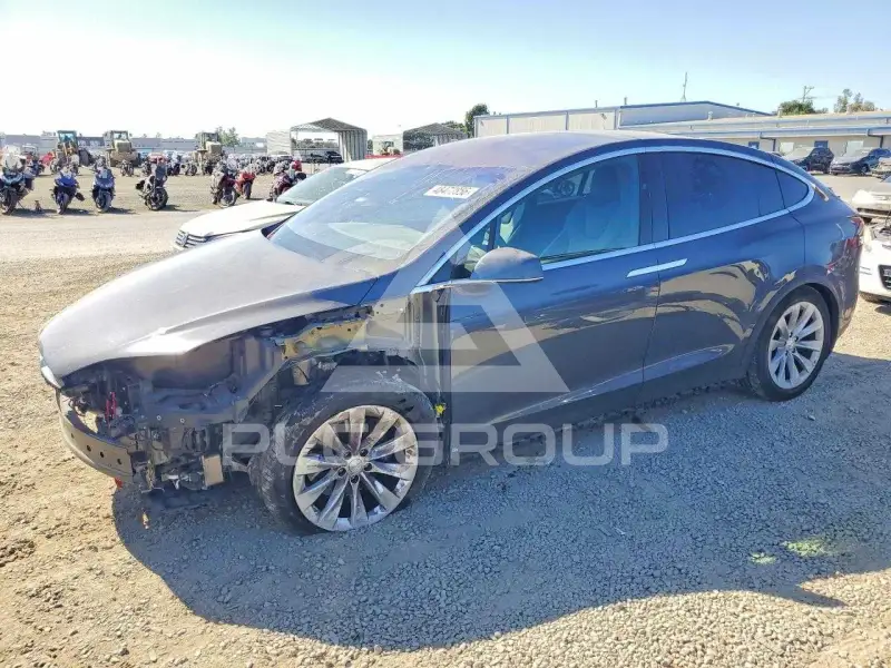 2020 Tesla Model X фото