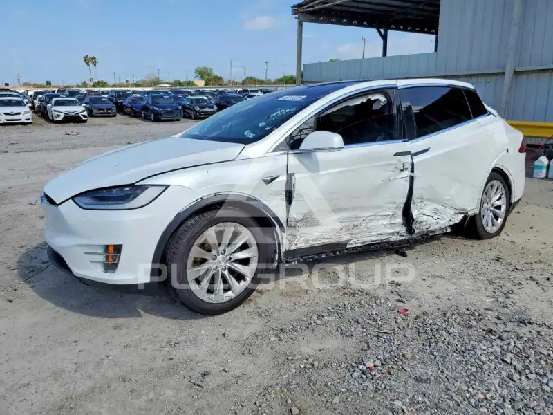 2020 Tesla Model X фото