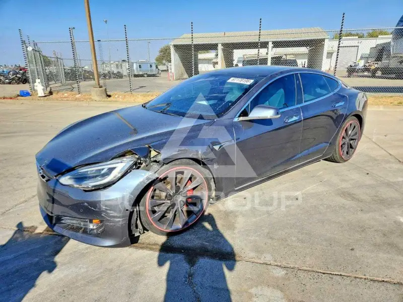 2020 Tesla Model S фото