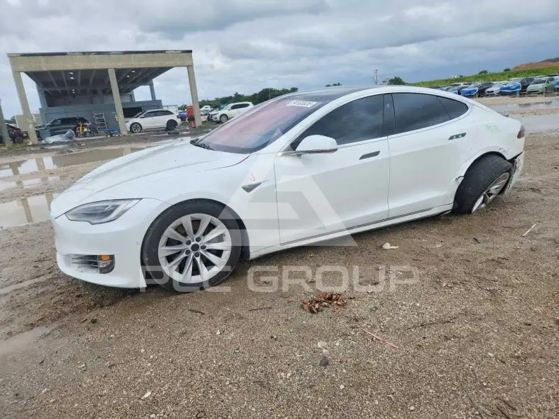 2020 Tesla Model S фото