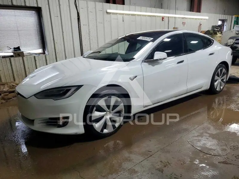 2020 Tesla Model S фото