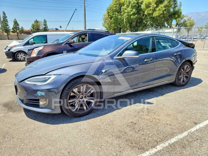 2020 Tesla Model S фото
