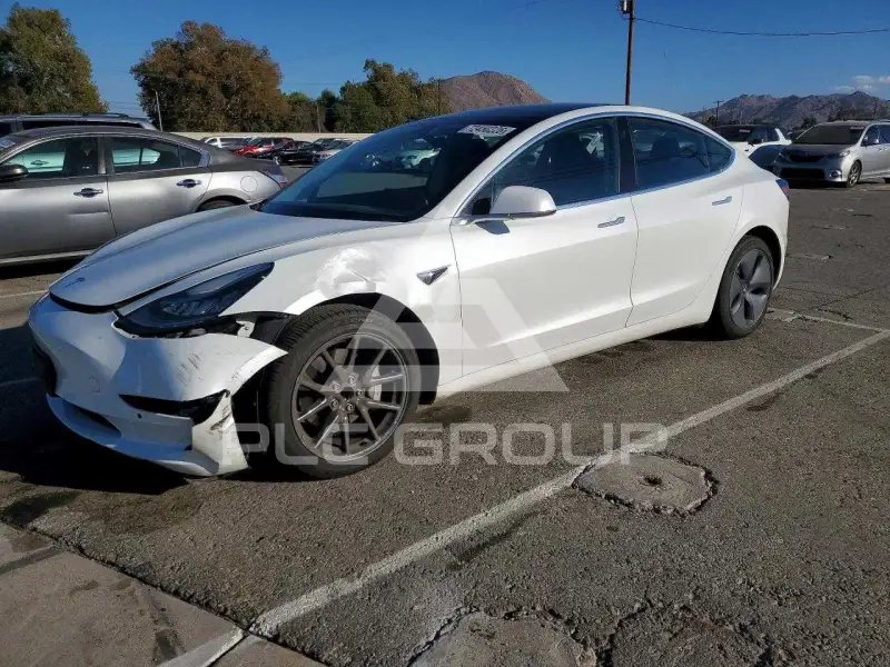 2020 Tesla Model 3 фото