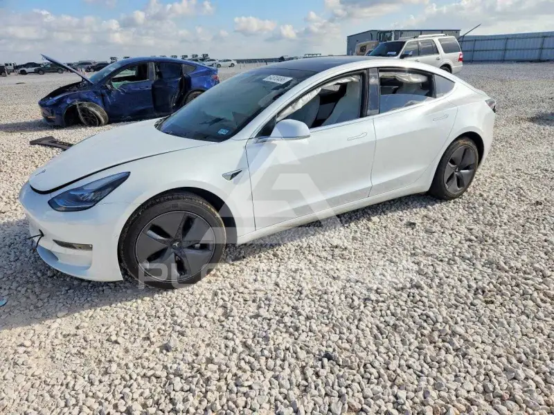 2020 Tesla Model 3 фото