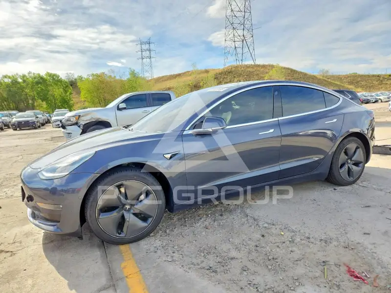 2020 Tesla Model 3 фото
