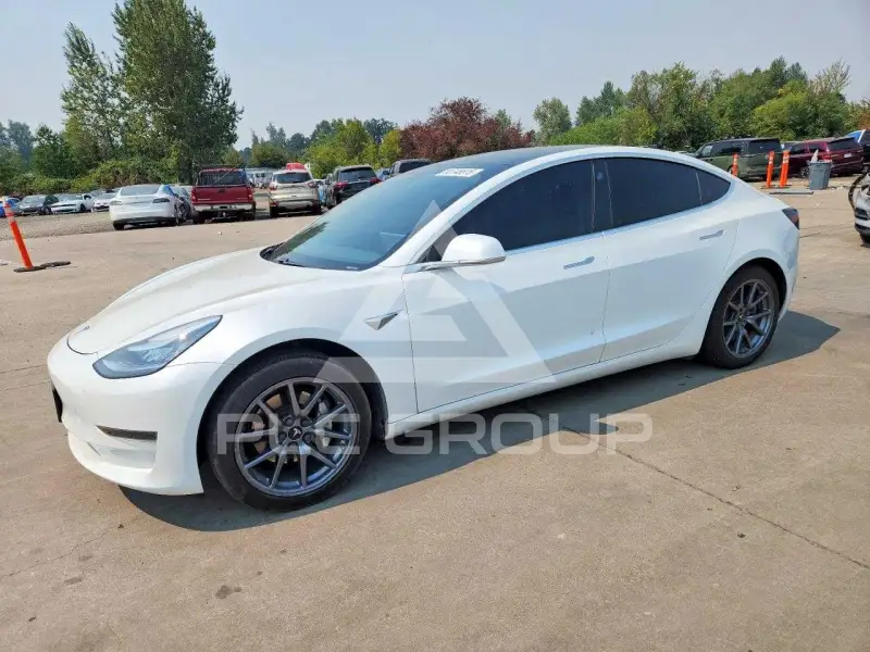 2020 Tesla Model 3 фото