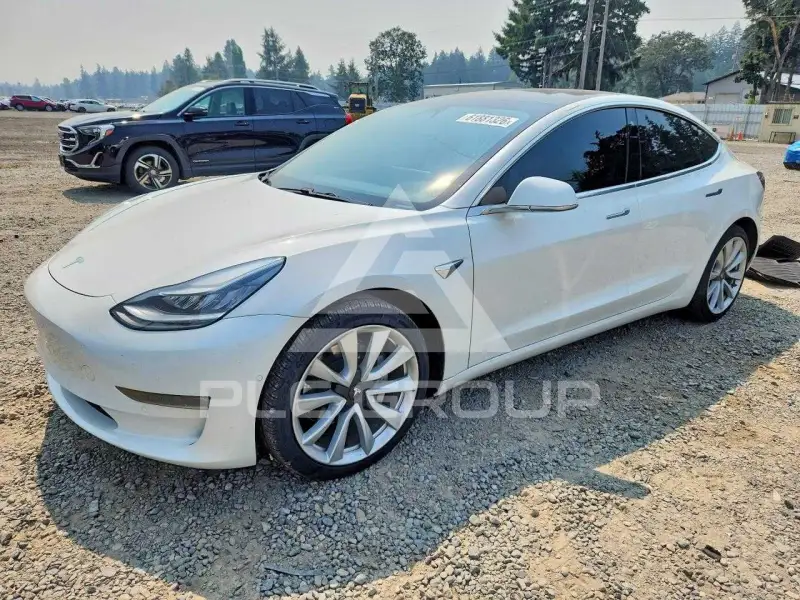 2020 Tesla Model 3 фото
