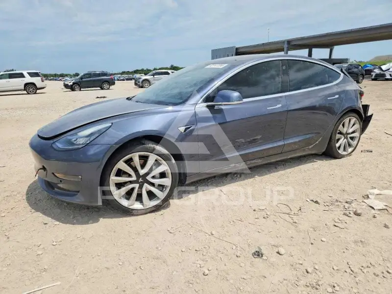 2020 Tesla Model 3 фото