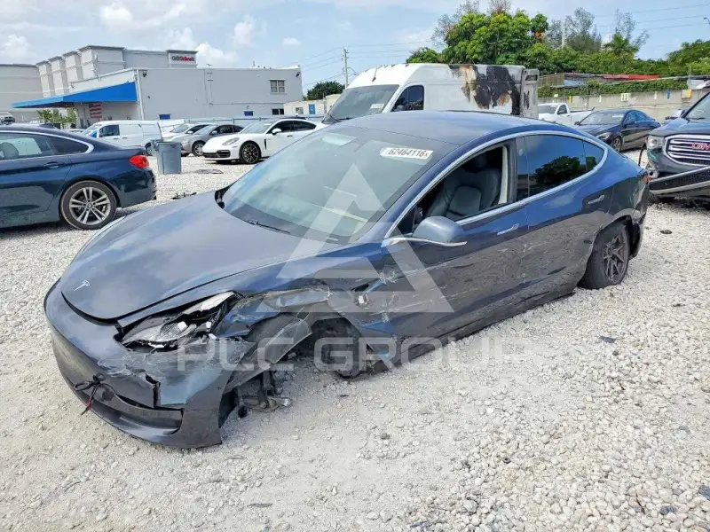 2020 Tesla Model 3 фото