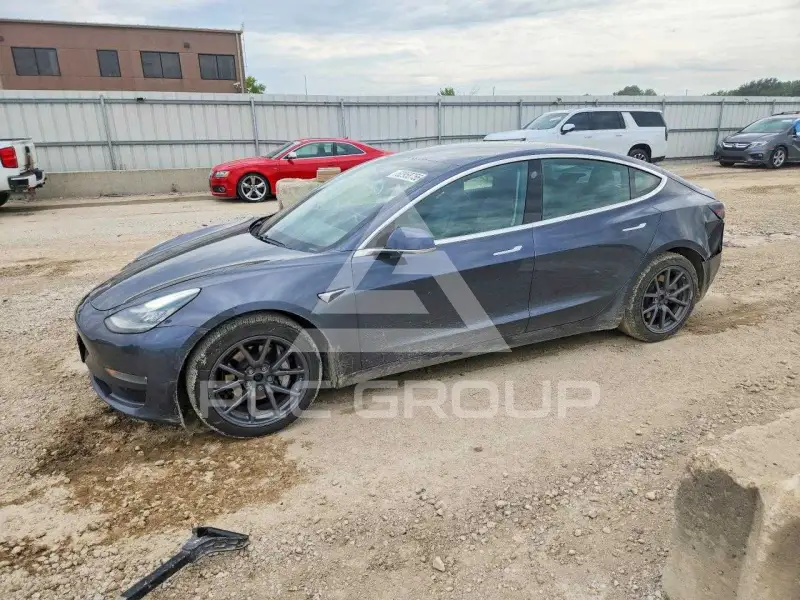 2020 Tesla Model 3 фото