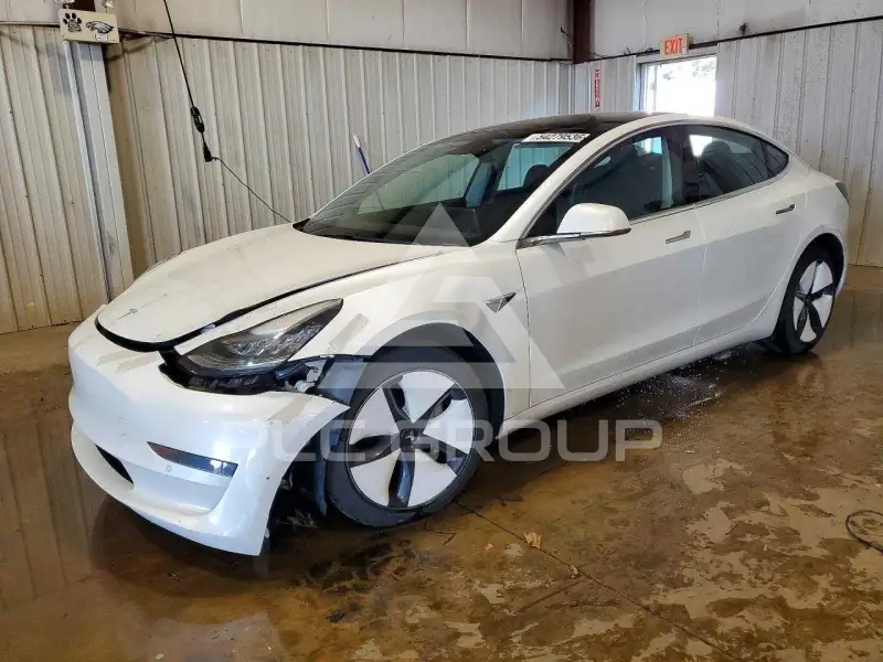 2020 Tesla Model 3 фото