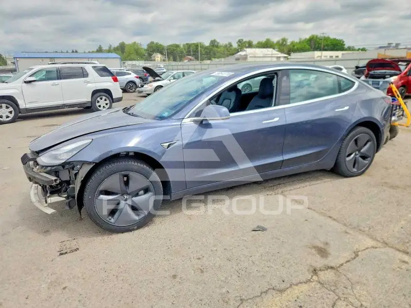 2020 Tesla Model 3 фото
