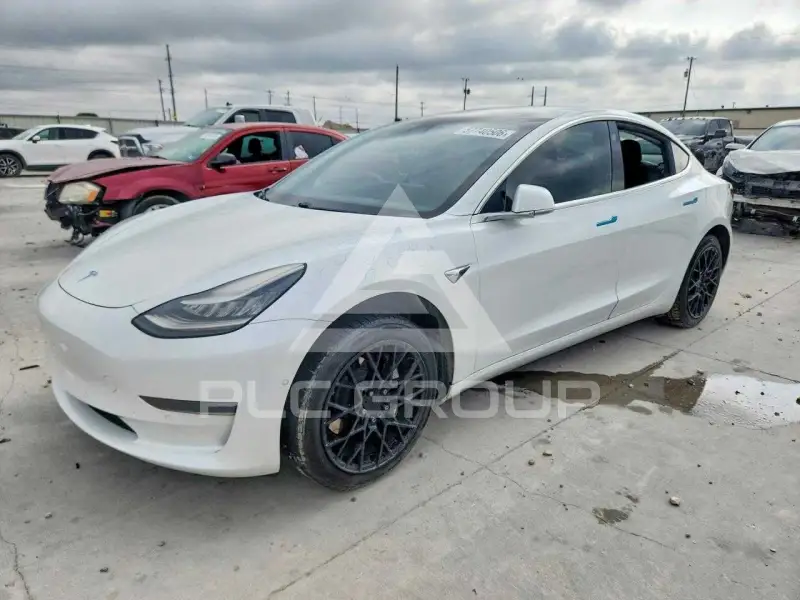 2020 Tesla Model 3 фото