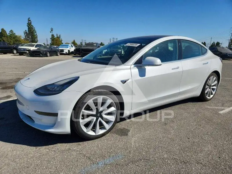 2020 Tesla Model 3 фото