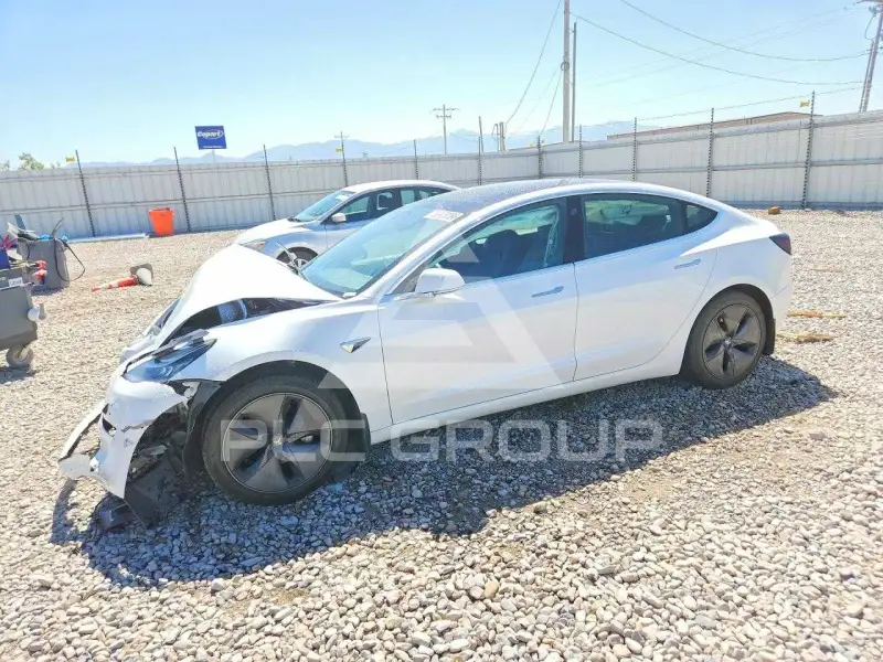 2020 Tesla Model 3 фото