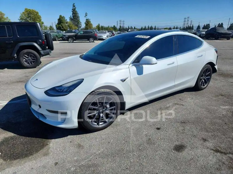 2020 Tesla Model 3 фото