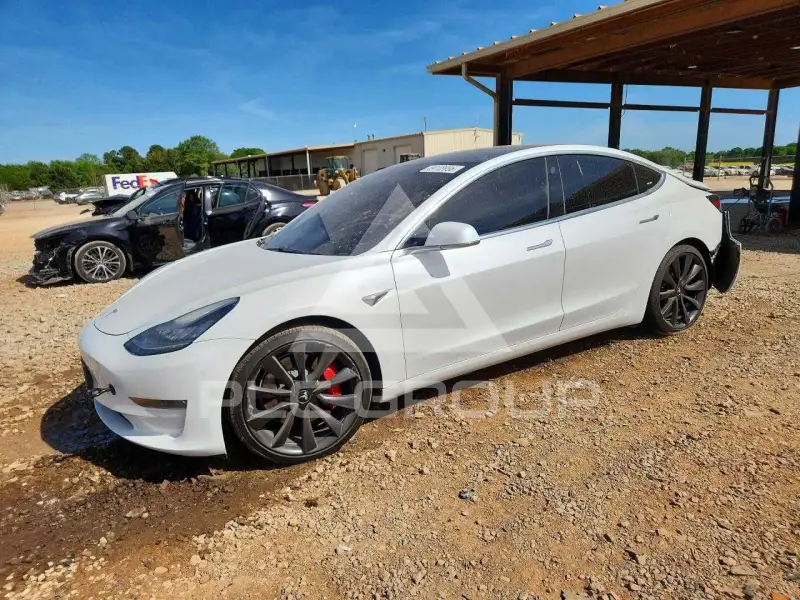 2020 Tesla Model 3 фото