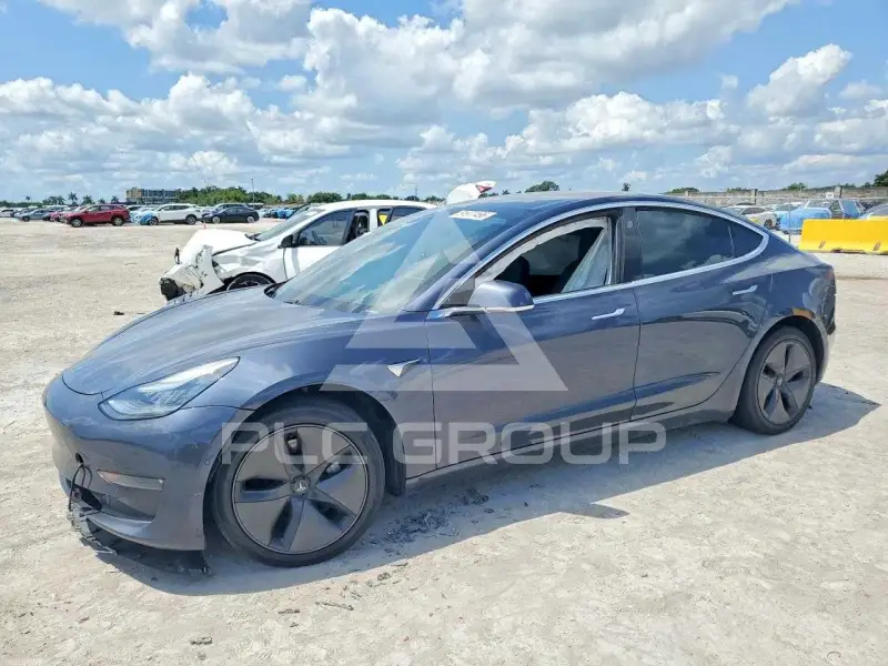 2020 Tesla Model 3 фото