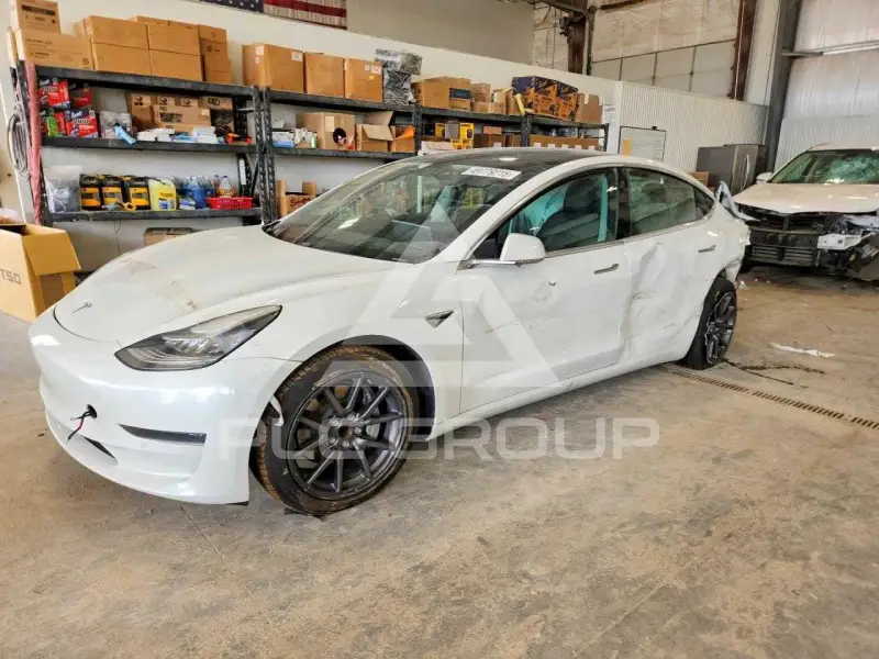 2020 Tesla Model 3 фото