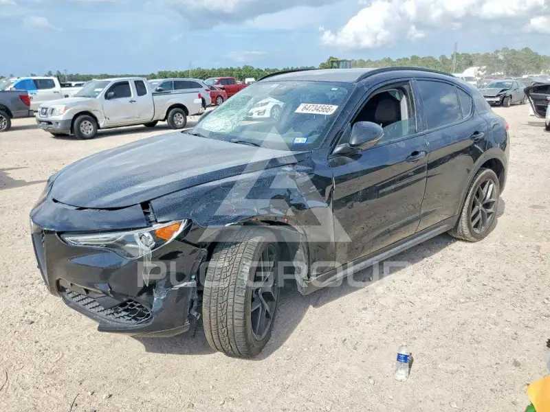 2020 Alfa Romeo Stelvio photo