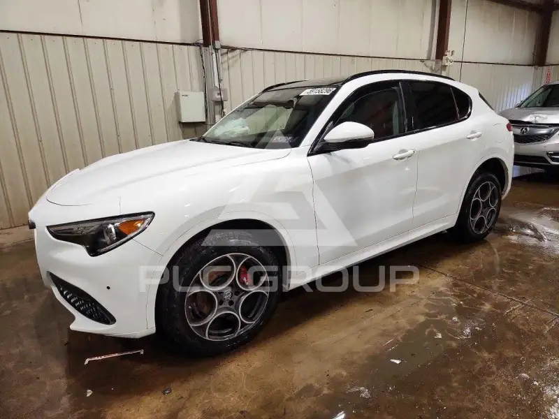 2020 Alfa Romeo Stelvio photo