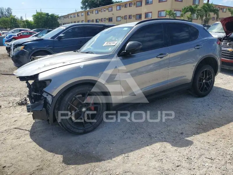 2020 Alfa Romeo Stelvio photo