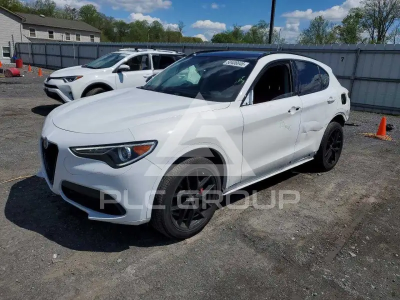 2020 Alfa Romeo Stelvio photo