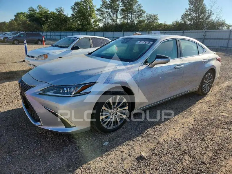 2020 Lexus ES300 photo