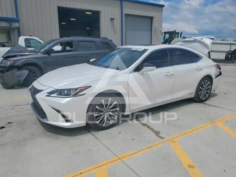 2020 Lexus ES300 фото