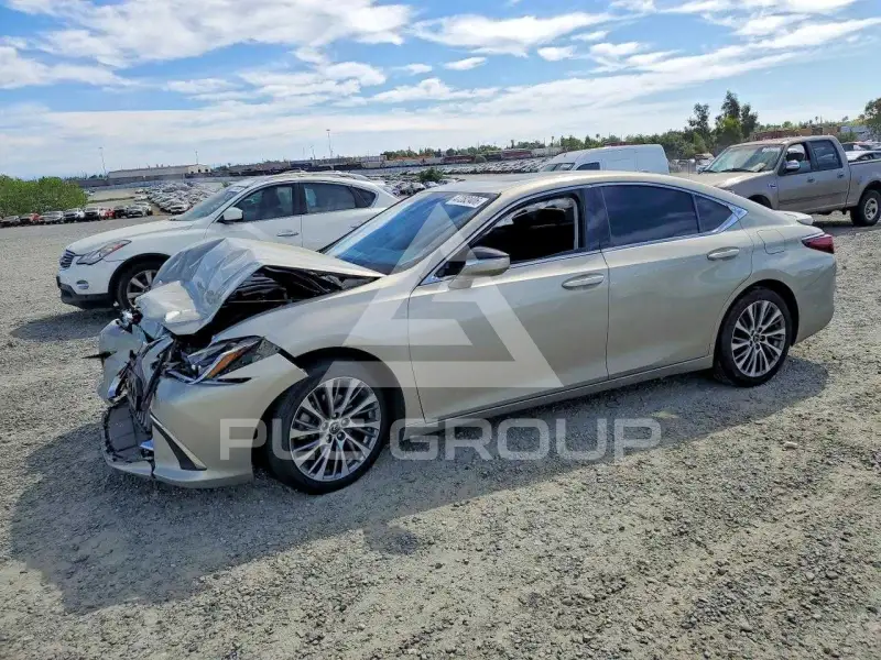 2020 Lexus ES300 фото