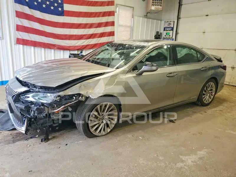 2020 Lexus ES300 photo
