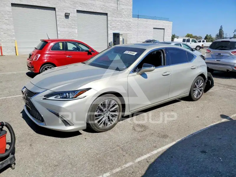 2020 Lexus ES300 photo