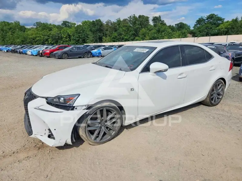 2020 Lexus IS300 фото