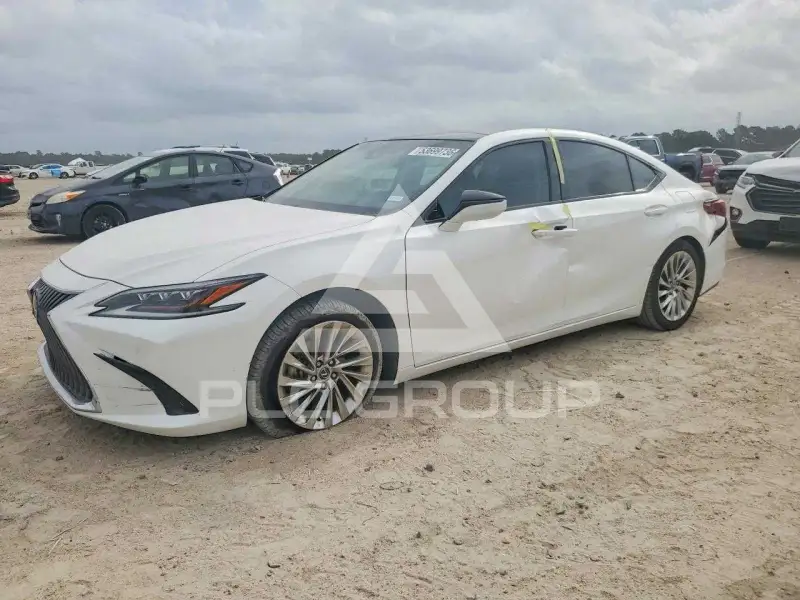 2020 Lexus ES350 photo