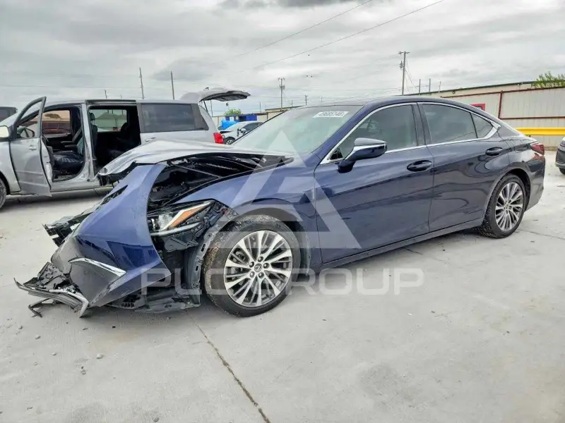2020 Lexus ES photo