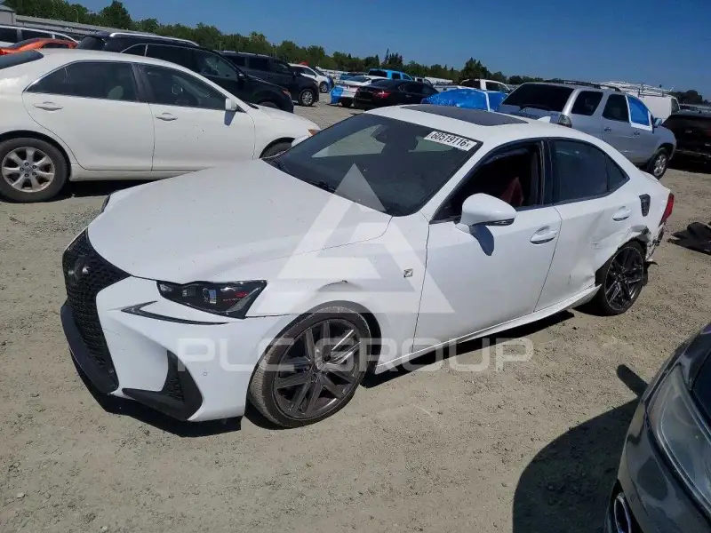 2020 Lexus IS photo