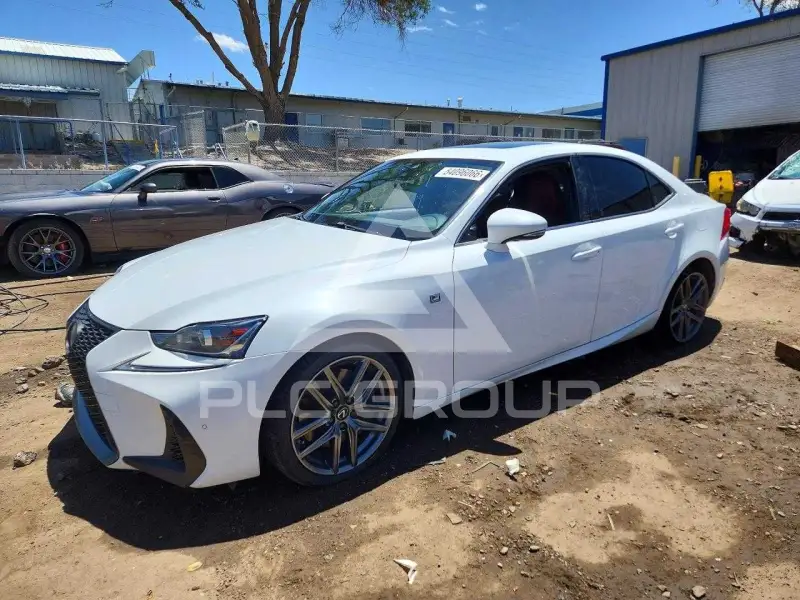 2020 Lexus IS photo