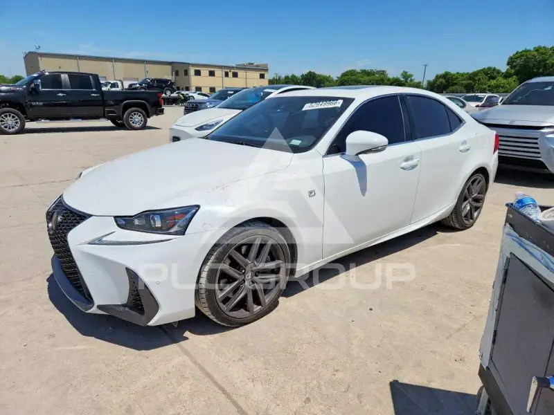2020 Lexus IS photo