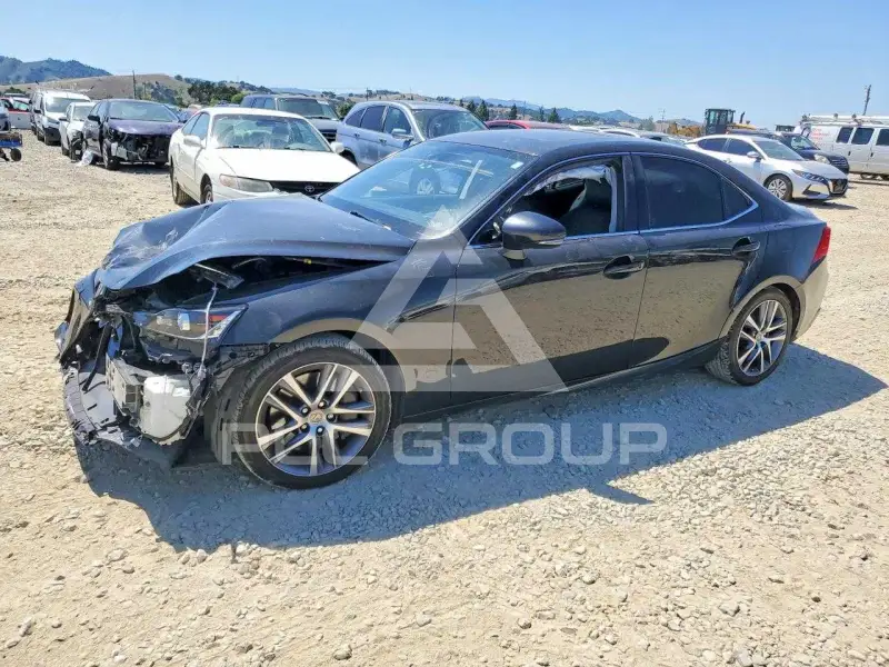 2020 Lexus IS photo