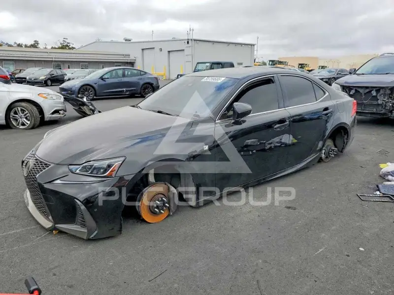 2020 Lexus IS300 фото