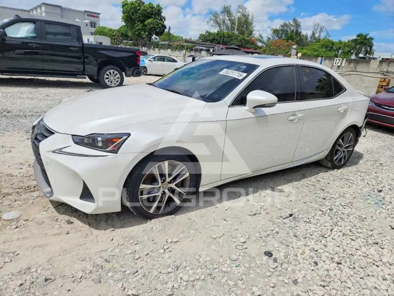 2020 Lexus IS фото