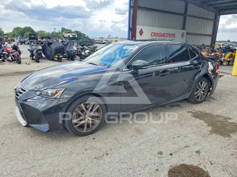 2020 Lexus IS photo