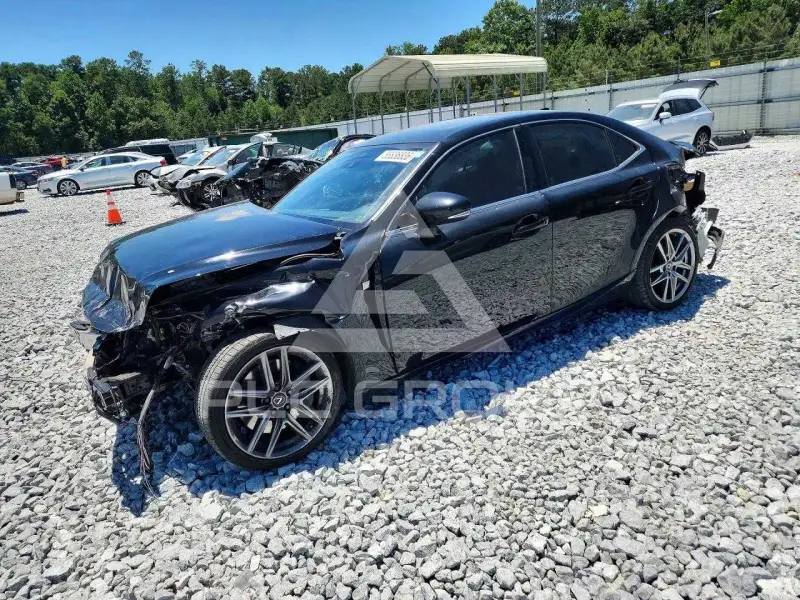 2020 Lexus IS photo