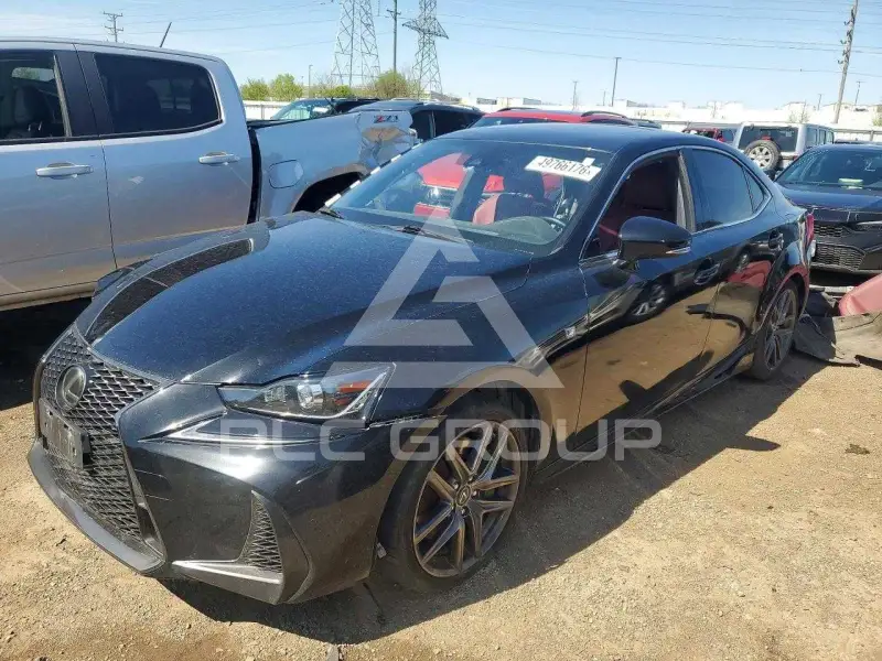 2020 Lexus IS photo